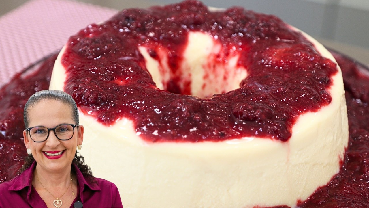 FIZ EM 5 MINUTOS NO LIQUIDIFICADOR! PUDIM DE CHOCOLATE BRANCO COM FRUTAS VERMELHAS - Isamara Amâncio