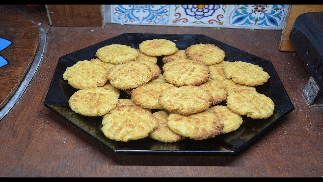 Μπισκότα χωρὶς φοῦρνο, ψημένα στὸ τηγάνι (cookies without an oven, baked in a frying pan)