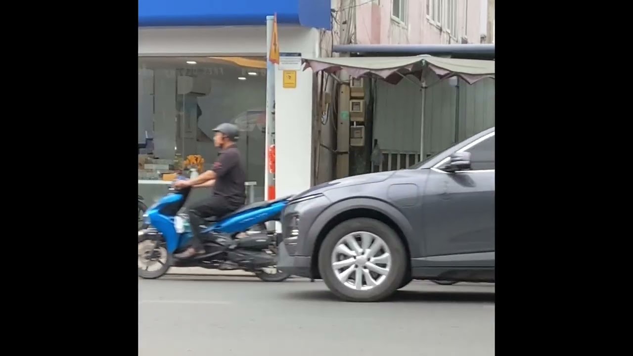 24 Tết tại sài gòn, cảnh mua hoa, dọn đồ về quê, cảnh tết cho bà con ở nước ngoài xem đỡ nhớ quê.
