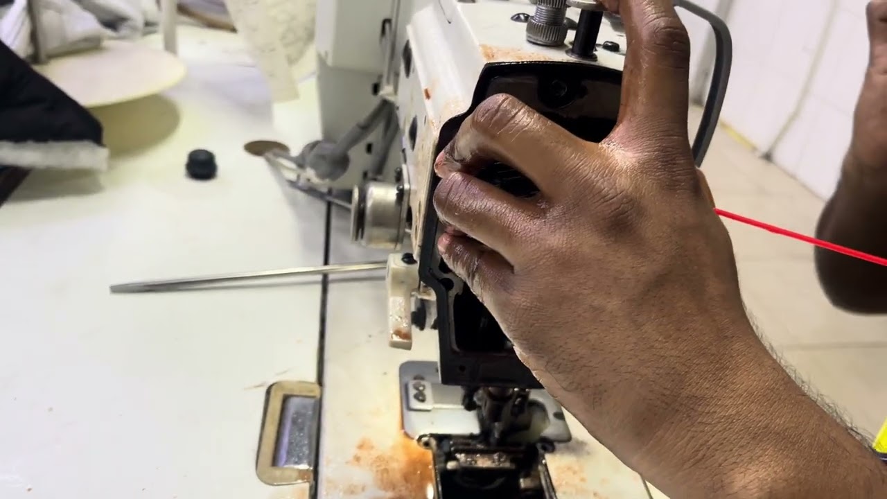 সোনাকি মেশিন সারভেসিং করা হচ্ছে। 