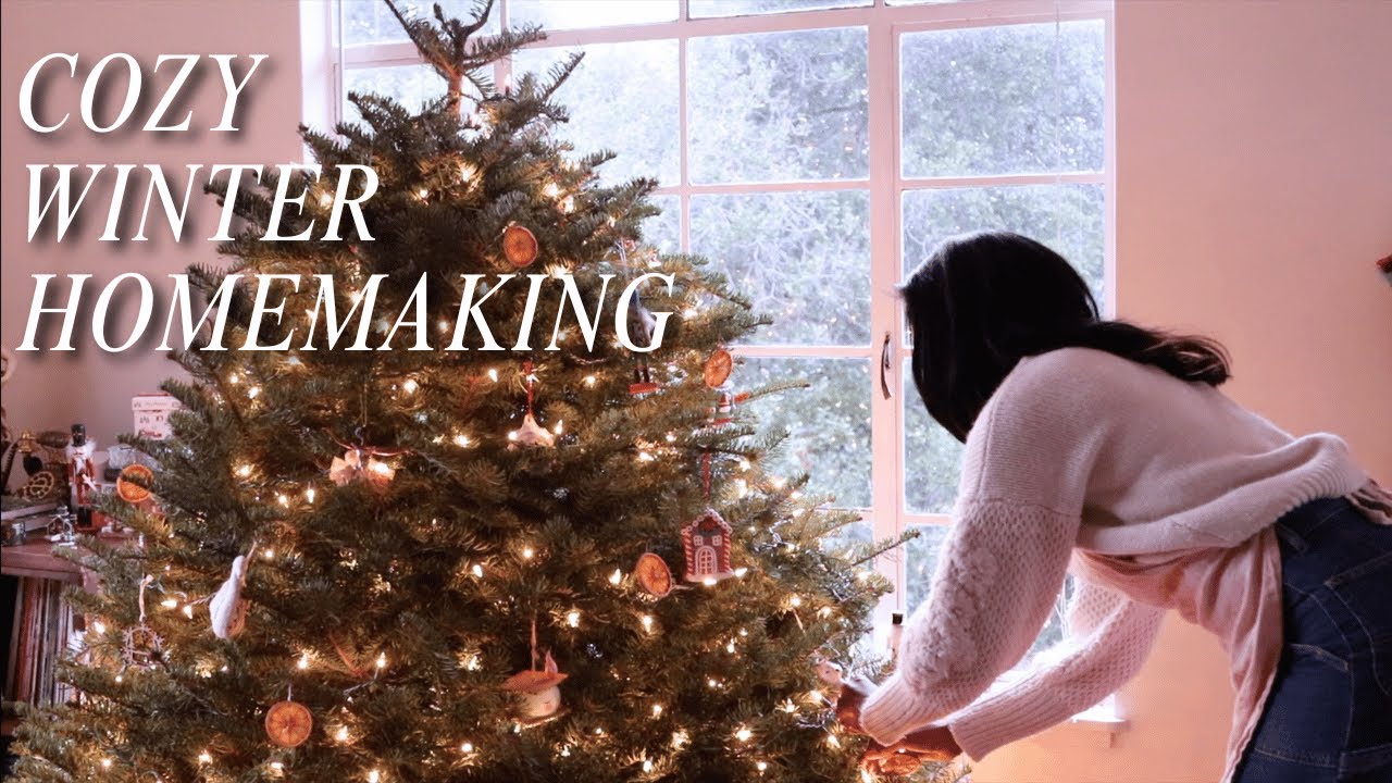 COZY WINTER HOMEMAKING 🎄🥧❄️ | Apple Crisp, Nourishing Soup & Decorating the Tree
