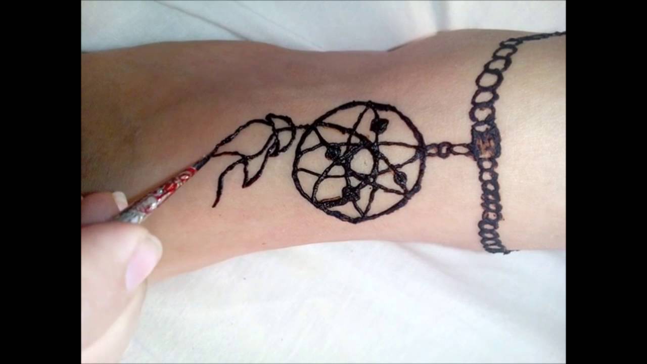 Dreamcatcher henna on the foot