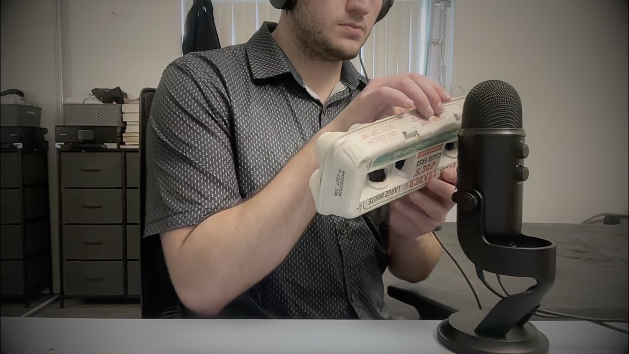 ASMR relaxing tap + scratch on cardboard - 1/12/26