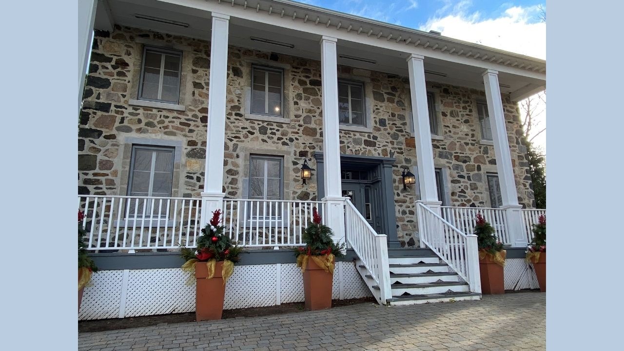 Le centre d'exposition du Vieux Presbytère vous attend!