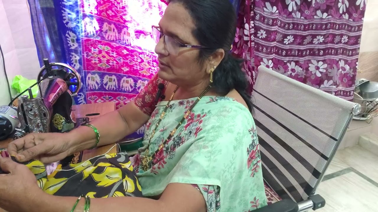 హాయ్ ఫ్రెండ్స్ ఫ్రెండ్స్ కట్ బ్లౌజ్ ఎలా కొట్టాలో చూద్దాం ఈ వీడియోలో