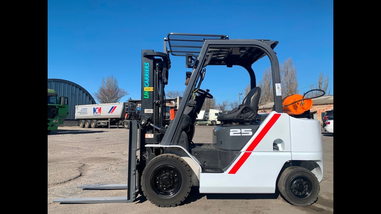 Газ-бензиновий навантажувач TCM (Nissan), із напрацюванням 3697 мотогодин.