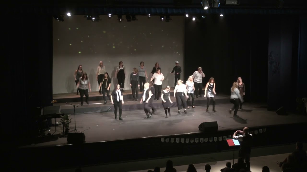 I'm still standing - Elton John  (door pop- en showkoor 'de StemBand)