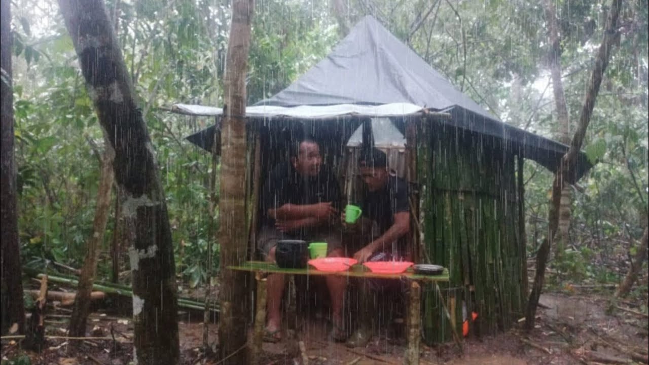 Camping hujan deras non stop // berlindung dalam shelter di saat hujan guruh