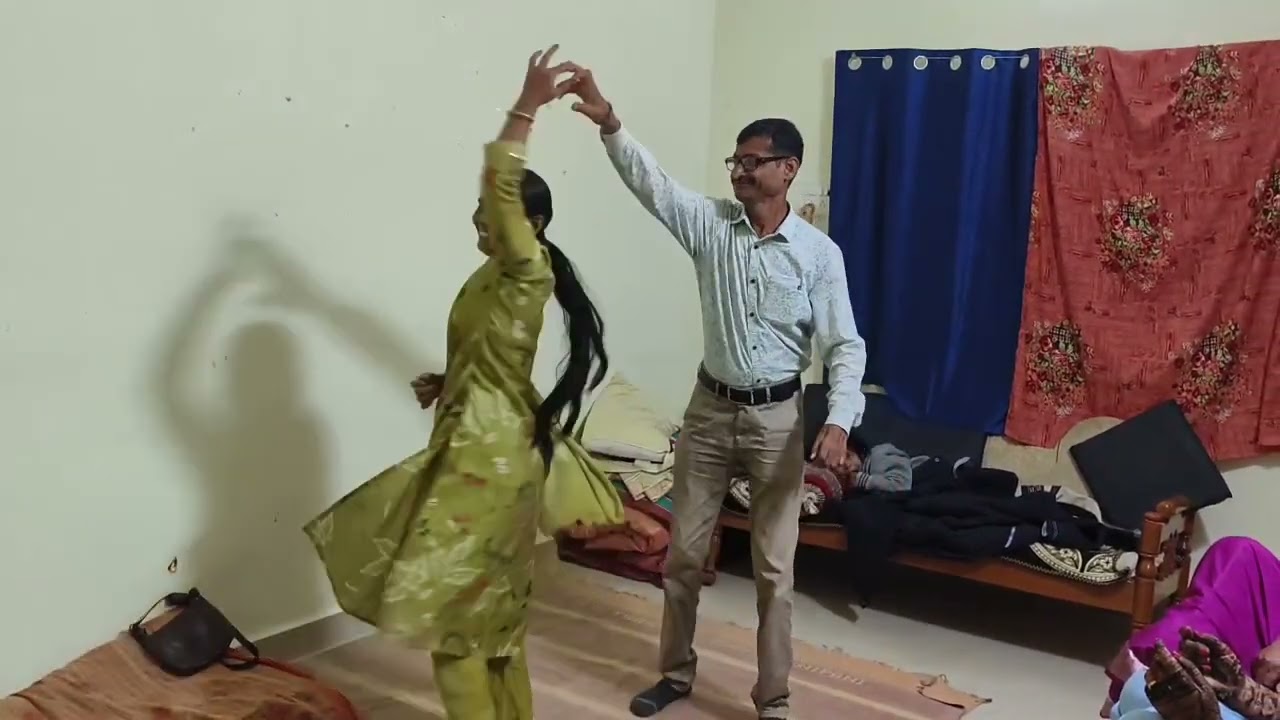 Radhika ke dyadi pe dance 