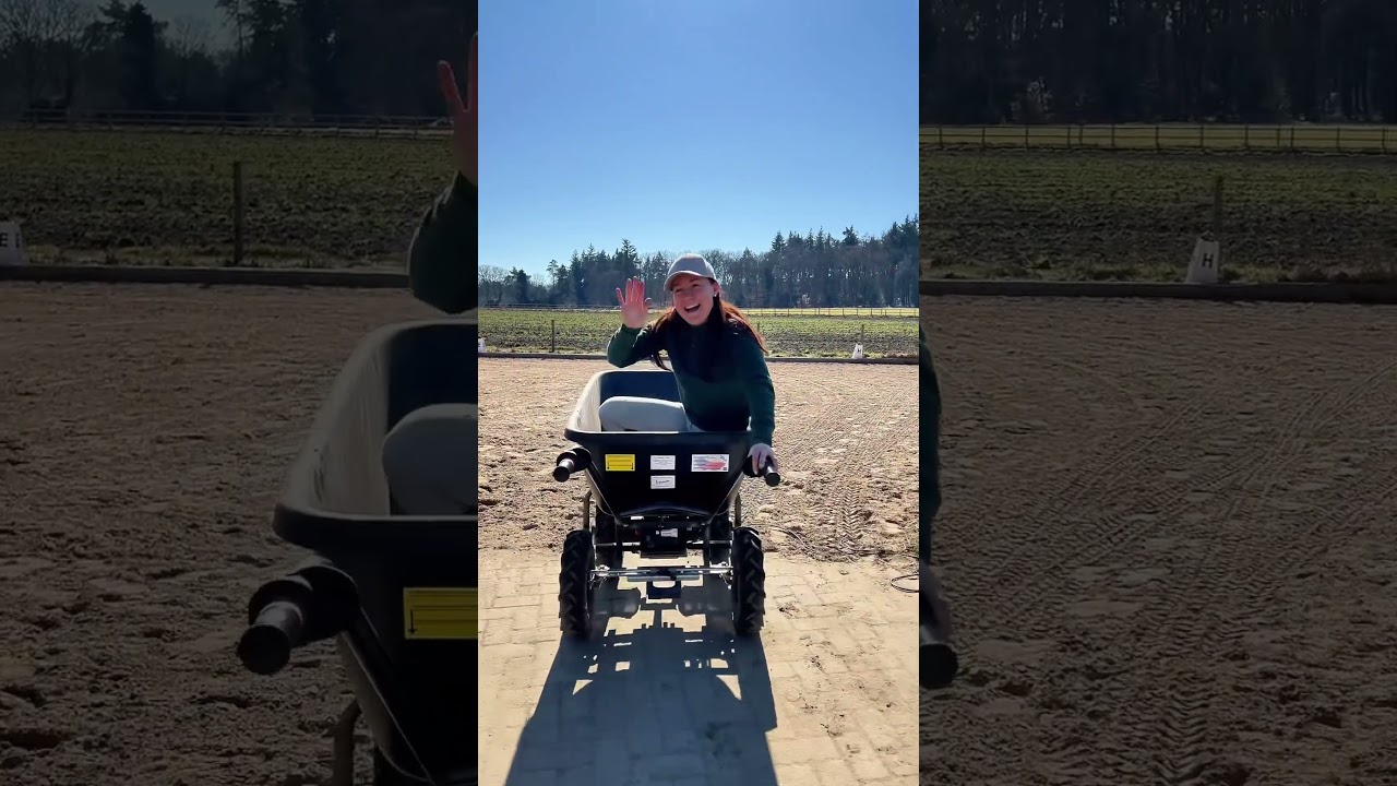 Onmisbaar onze elektrische kruiwagen 🫶🏼 #paarden #uitmesten #kruiwagen
