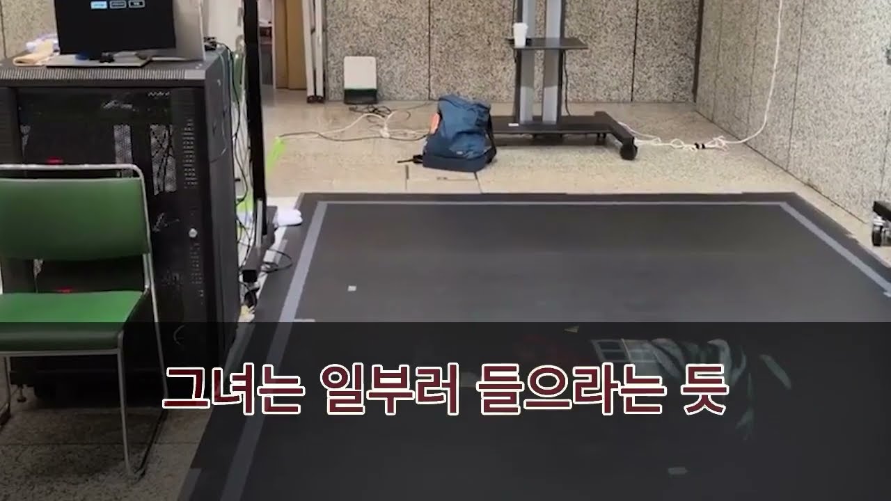 이혼 후 아이와 함께 빈손으로 쫓겨났는데... 시아버지가 건네주신 낡은 라면 상자를 열어본 순간, 그 안의 내용물에 온몸이 떨렸습니다..-.