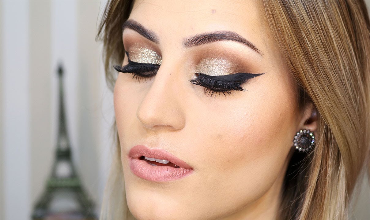 Maquiagem Bafônica com Glitter e Delineado Gráfico