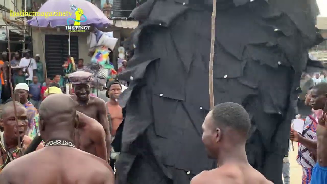 Watch Full Video Of How Igunuko Aja Dudu (Shiko) Display On The Streets Of Lagos At The 7days Rites.