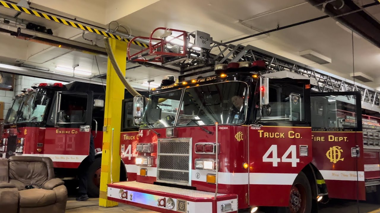 🔥FIRE🔥 Chicago fire dept Engine 55 *spare Truck 44 Battalion 12 responding [4K HDR 60PS]