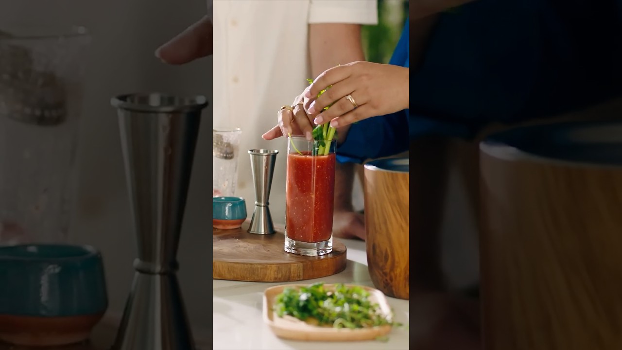 Как приготовить коктейль &laquo;Кровавая Мэри&raquo; | Водка Grey Goose #Shorts