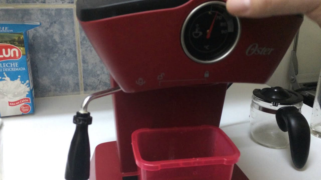 Cafetera Oster 3188 preparando Capuccino