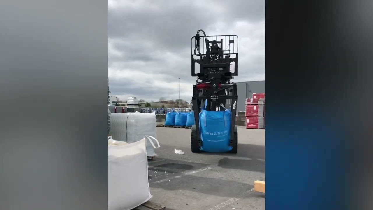JKB | HK SGKTR brick & block clamp with forklift mount