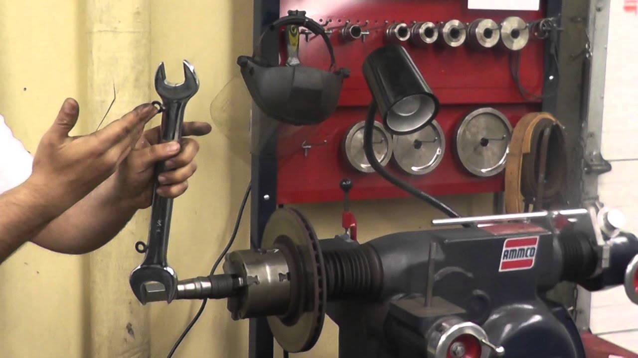 Machine brake rotor on Ammco 4000 brake lathe_001