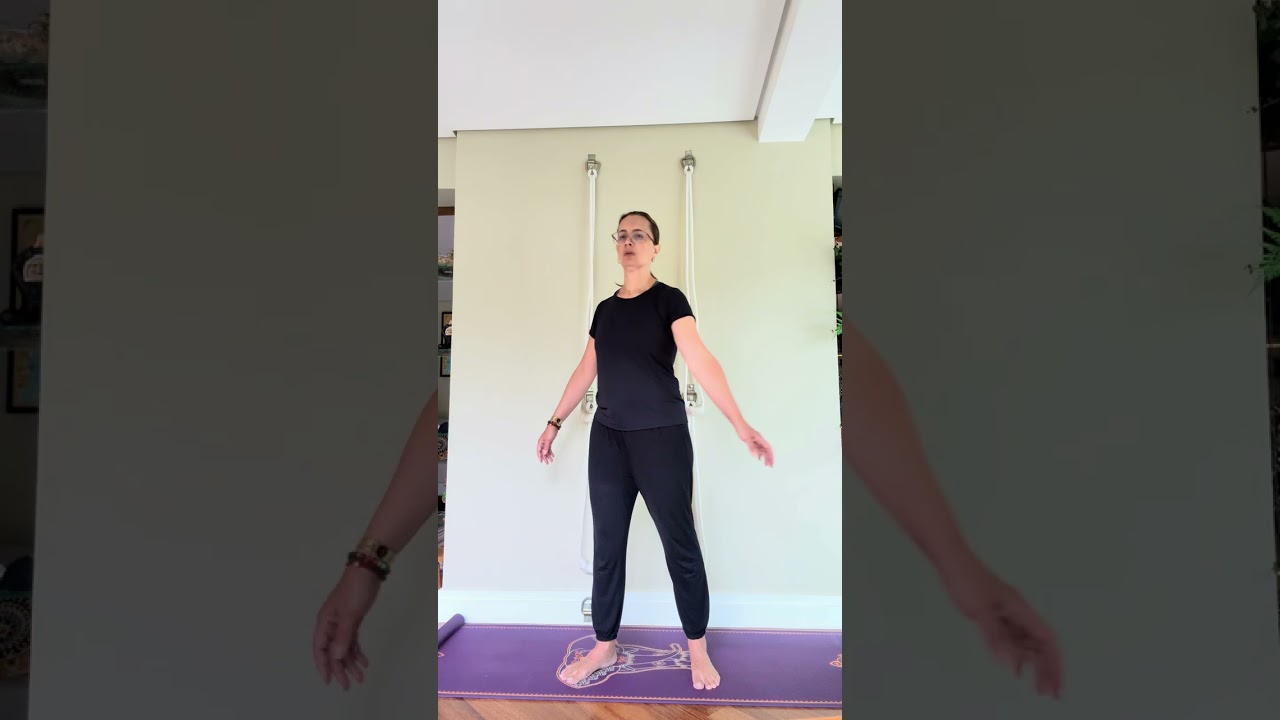 Prática rápida de yoga para praticar de manhã!