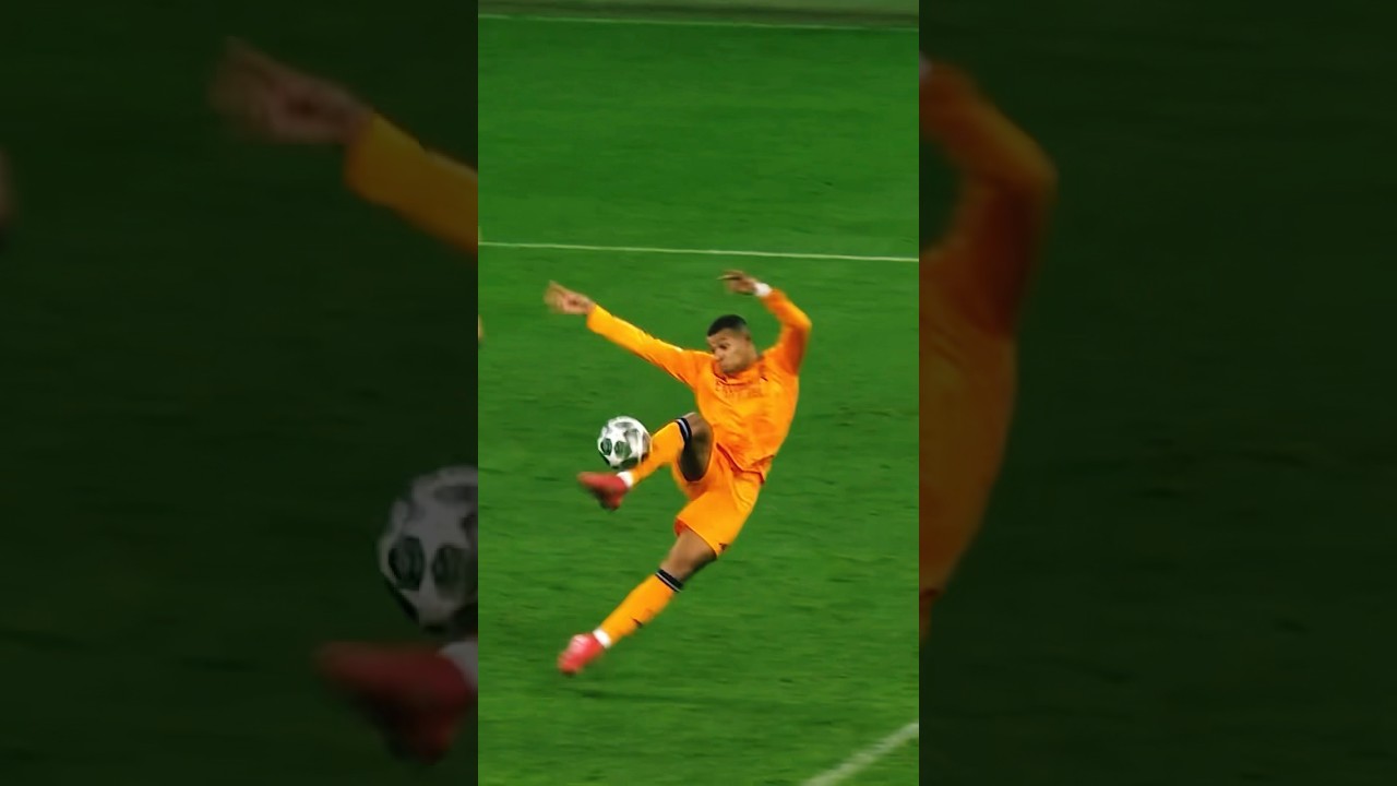 Mbapp&eacute;&rsquo;s STUNNING finish 🤪