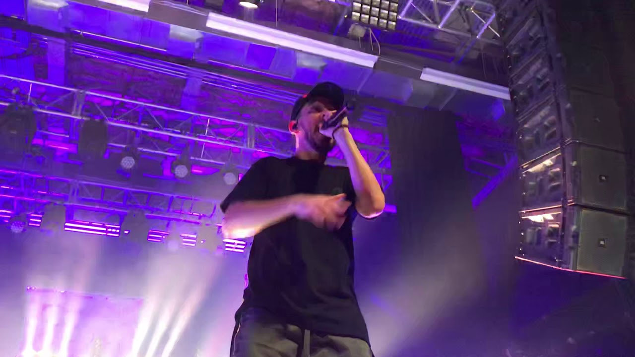 Mike Shinoda performing with Dave Farrell at House of Blues Anaheim 11.5.18