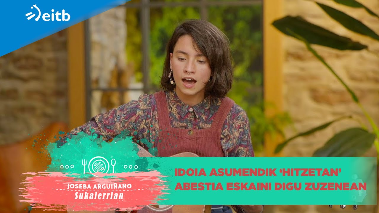 Idoia Asumendik 'Hitzetan' abestia eskaini digu zuzenean