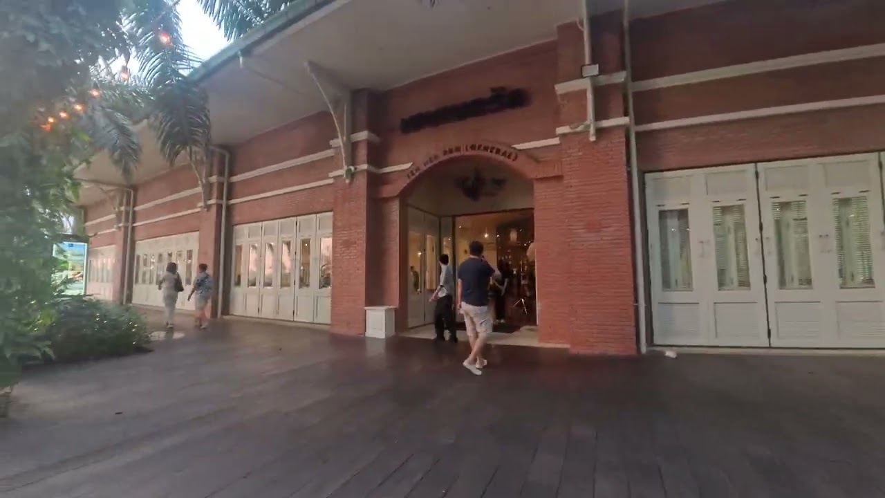 ทางเดินหลักล้าน! พาเดินเลาะริมน้ำไปห้องอาหาร 