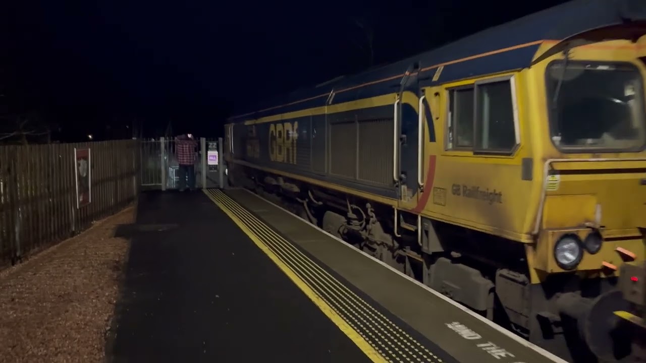 Class 66 739 GBRF class 73 699 Caledonian sleeper Pitlochry #trainspotting #railway #railwaystation