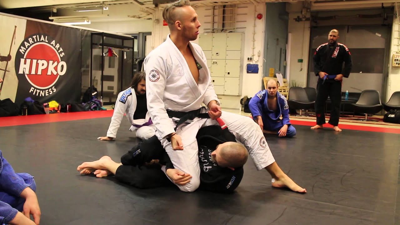 Passing deep half guard