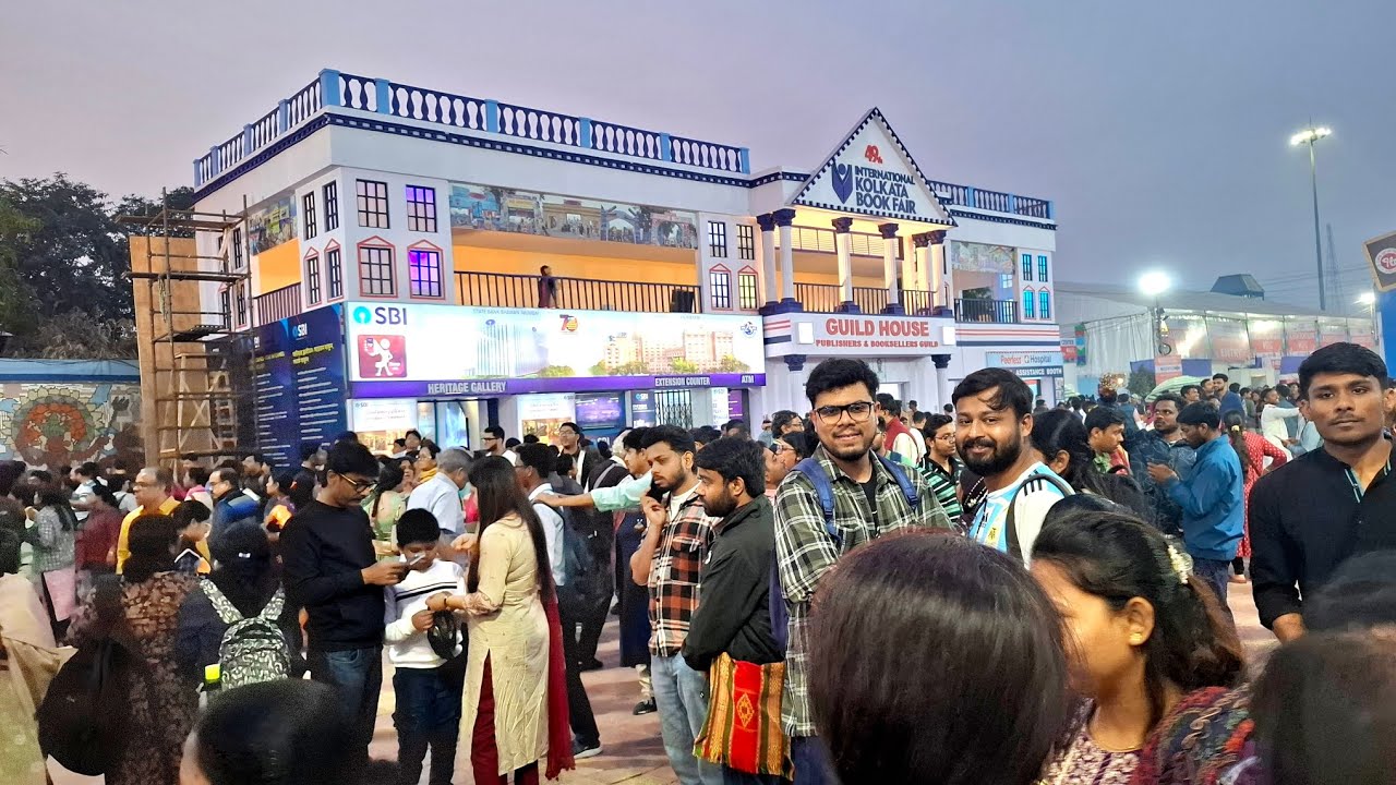 ৪৯তম কলকাতা আন্তর্জাতিক পুস্তক মেলা ২০২৬ এর এক ঝলক। কয়েক লক্ষ মানুষের ভিড় এই মেলায়।