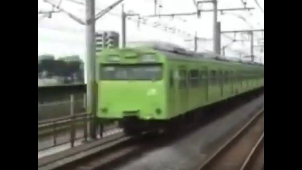 昔　の　電　車　が　吹　っ　切　れ　た