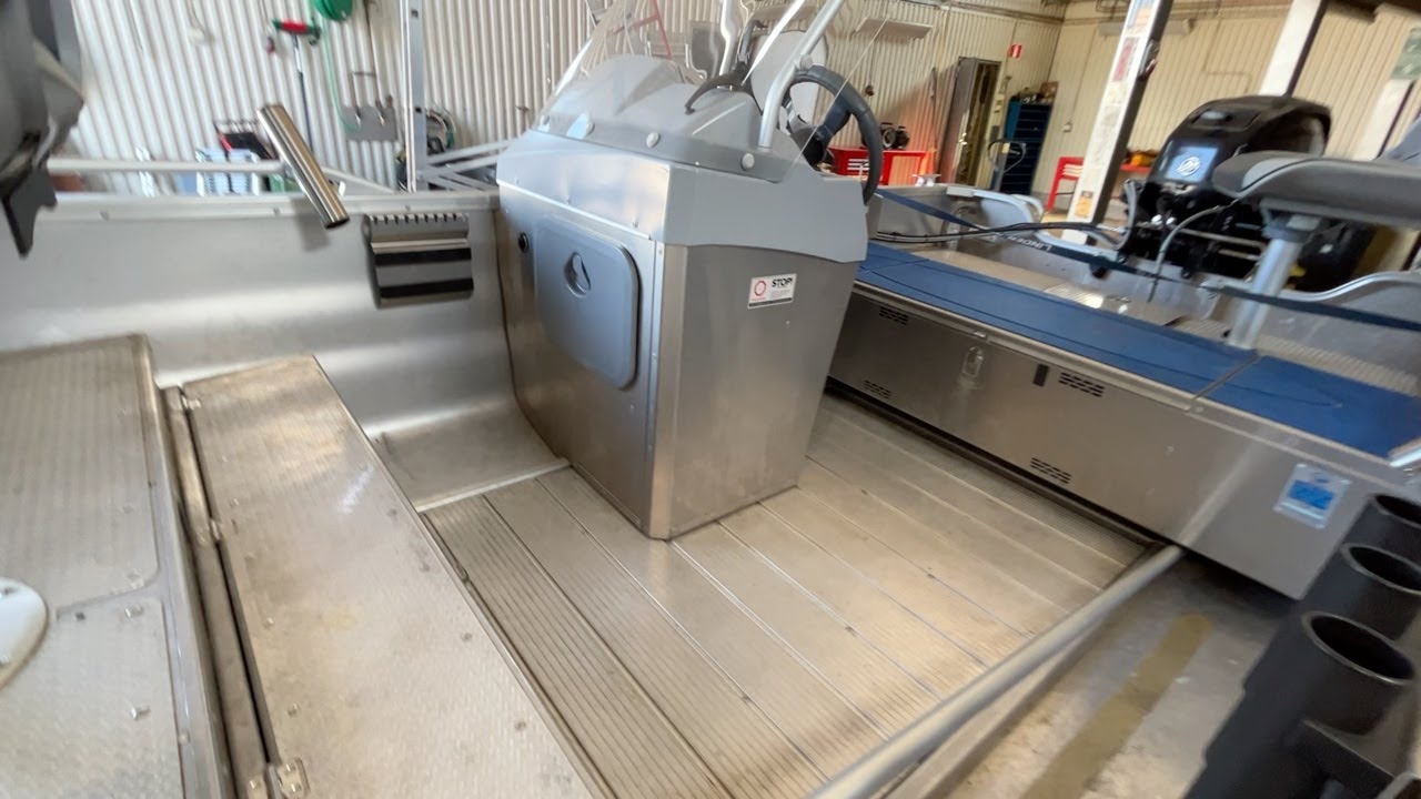 K&ouml;p B&aring;t Linder 445 Catch med motor och vagn  p&aring; Klaravik