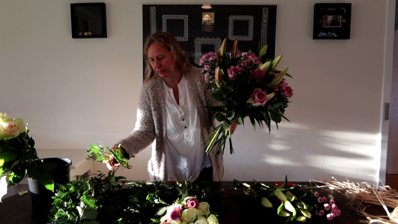 Lær at binde en høj buket. Tips og Tricks fra en blomsterdekoratør.