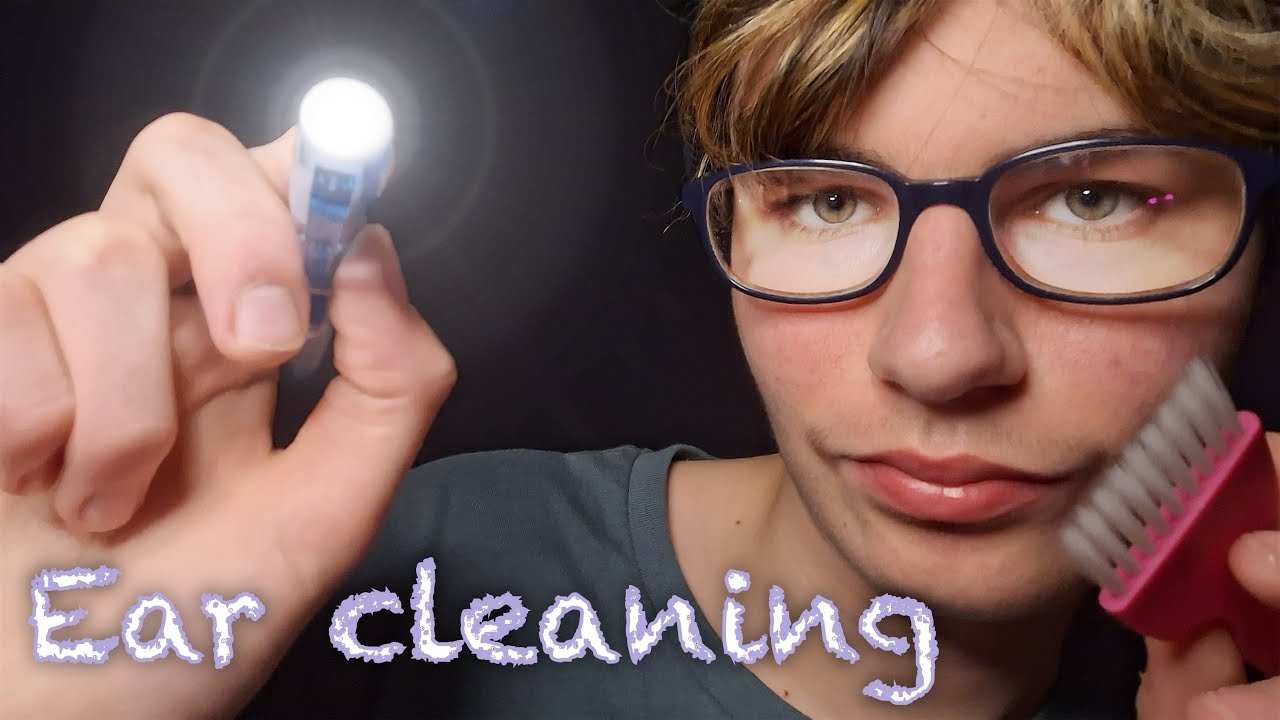 ASMR | Oorarts maakt je oren proper | Ear cleaning + soft mouth sounds (Vlaams gesproken)