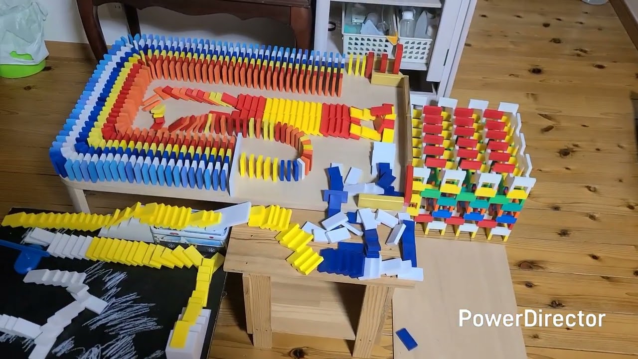 I made a COMPLICATED domino setup EVER.