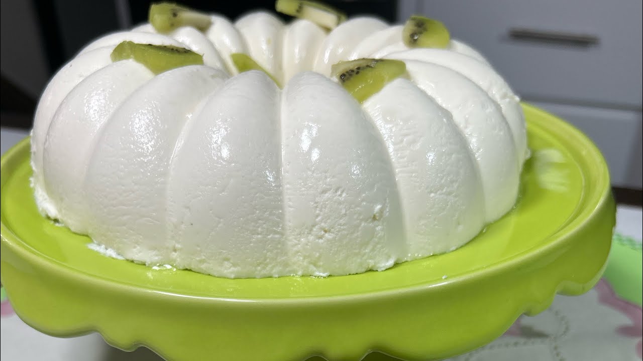MOUSSE DE YOGURT GRIEGO CON SALSA DE KIWI 
