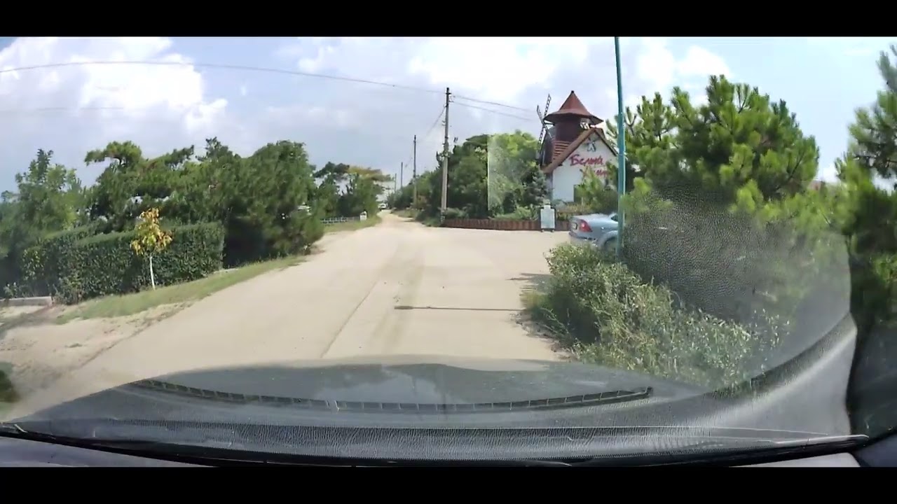 Крым. Каменское. Село на берегу Азовского моря. Поездка на машине по улицам.