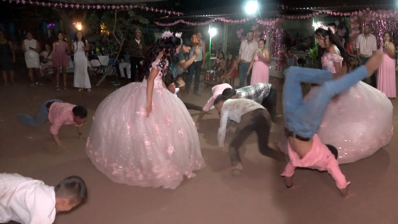A SI DE ESPECTACULAR SE BAILA LA IGUANA EN TIERRA CALIENTE  TE ENCANTARA  VER EL  VIDEO IMPERDIBLE