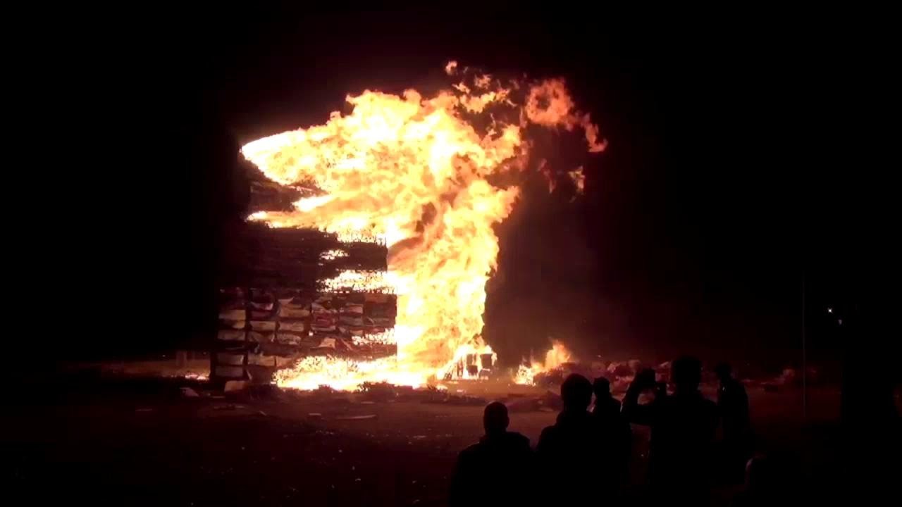 Spectaculair beeld hoogste vreugdevuur