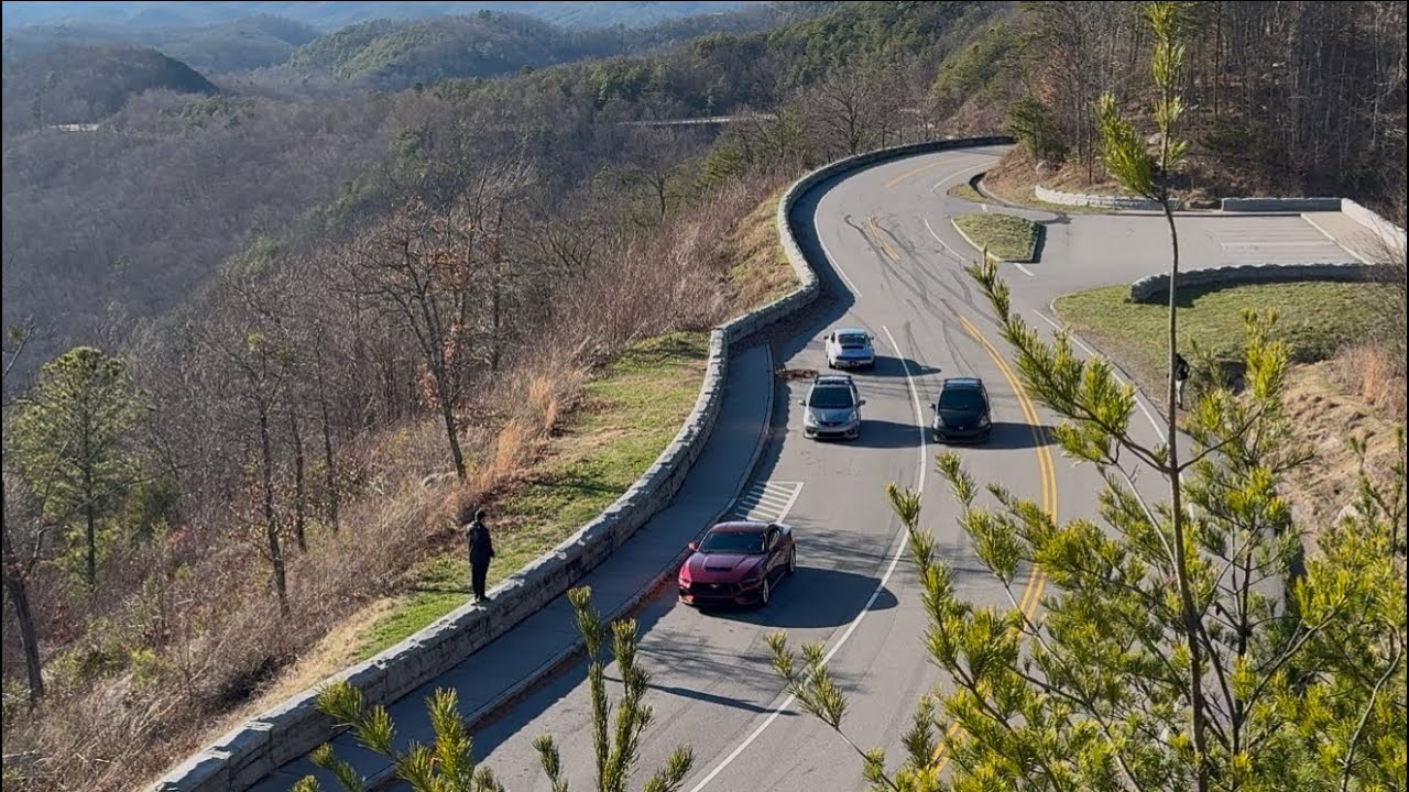 Воскресный круиз по живописной дороге Foothills Parkway!