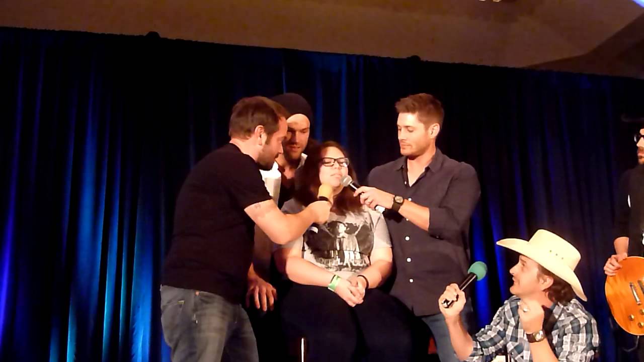 Jensen Ackles singing & Jared Padalecki has killer cowbells skills DallasCon 2014
