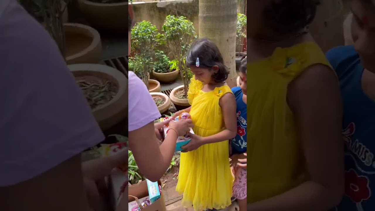 Kanya Poojan gifts to little girls near my PG in Mumbai. #kanyapoojan #navratri #navratrispecial