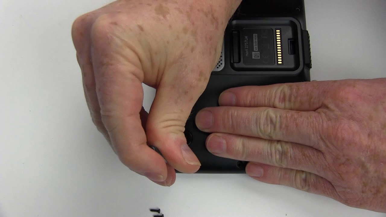 Как заменить батарею в вашем Garmin Dezl 760LM