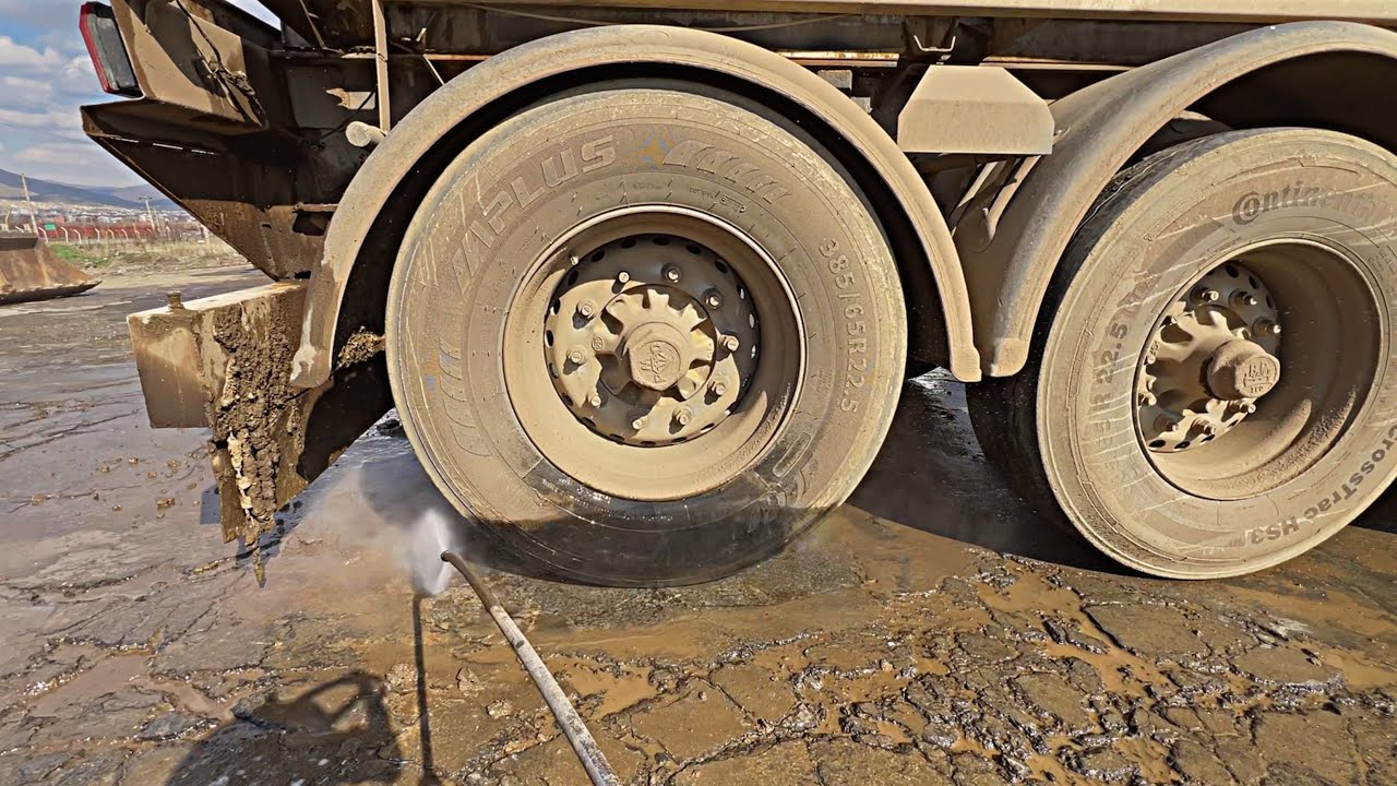 Truck Cleaning Challenge: From Filthy to Flawless!