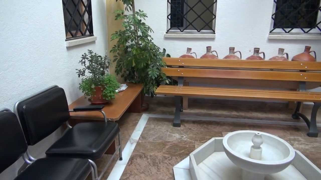 Polícar pueblo de Granada. Vídeo aéreo.