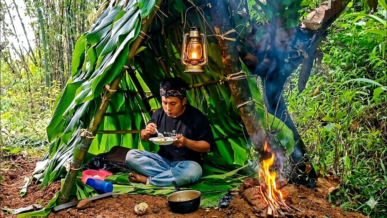 BUSHCRAFT: Building a Natural Shelter for Survival in the Forest [ASMR]