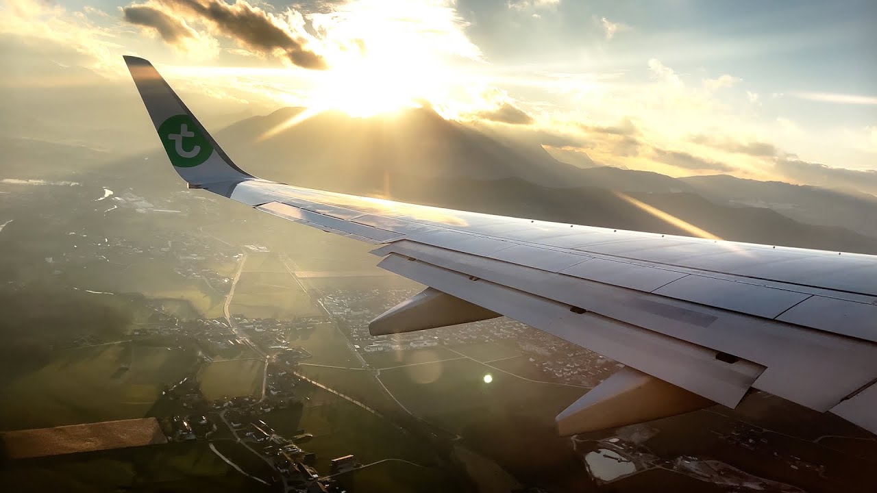 Glorious Sunset Takeoff from Salzburg! | Transavia Boeing 737-800 | PH-HZL [4K 60fps]
