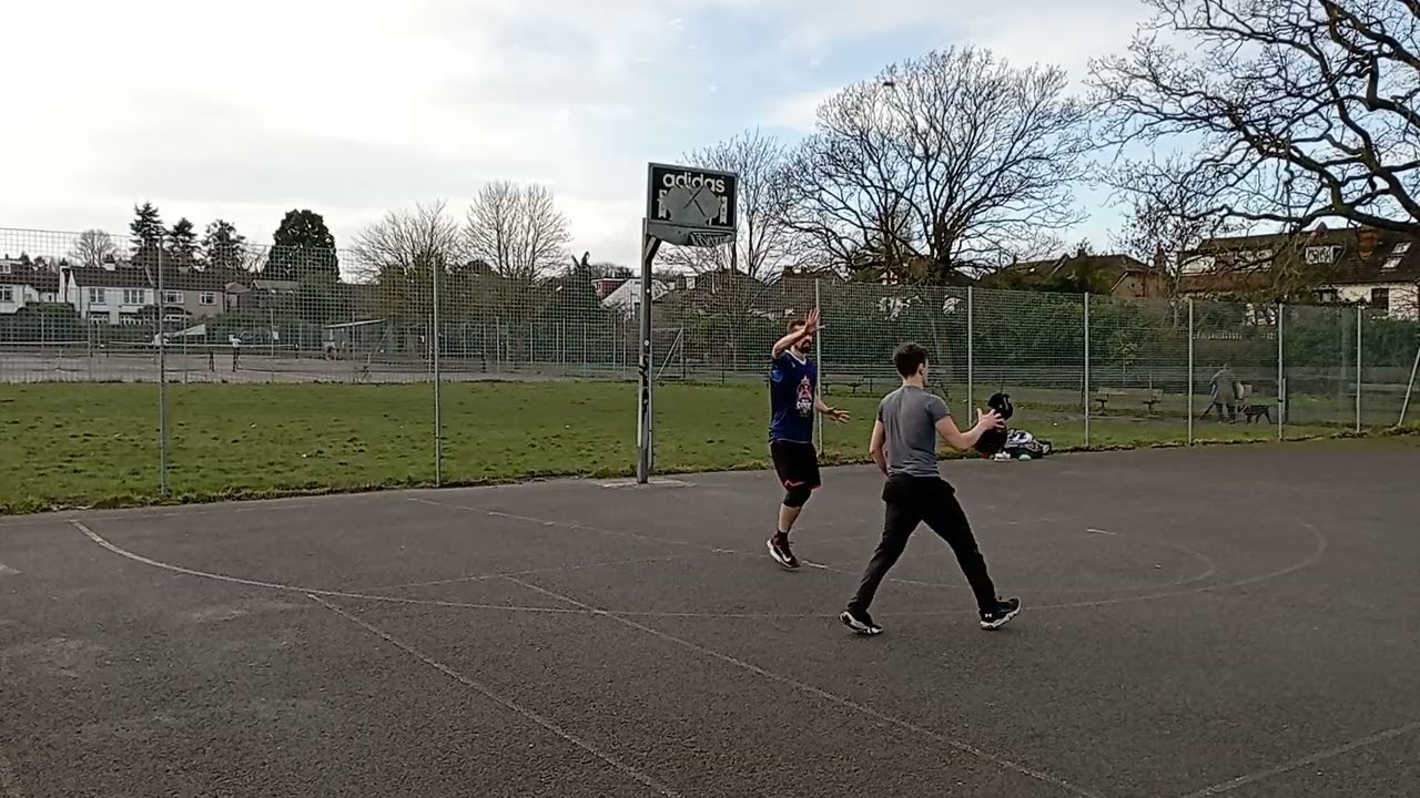 Basketball Croydon 2026.01.31, game 1, 1v1, Bartek v Martin