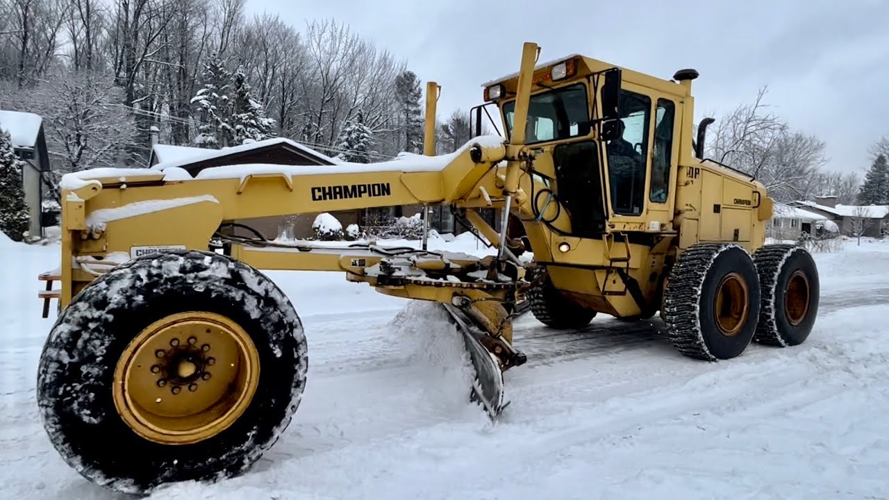 Snow Removal Old Champion 740A Grader Plowing Snow (sounds awesome) #snowplow