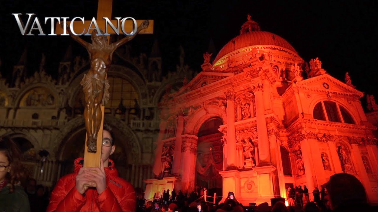 In Venice, Lights turn Red for Christian Persecution | EWTN Vaticano